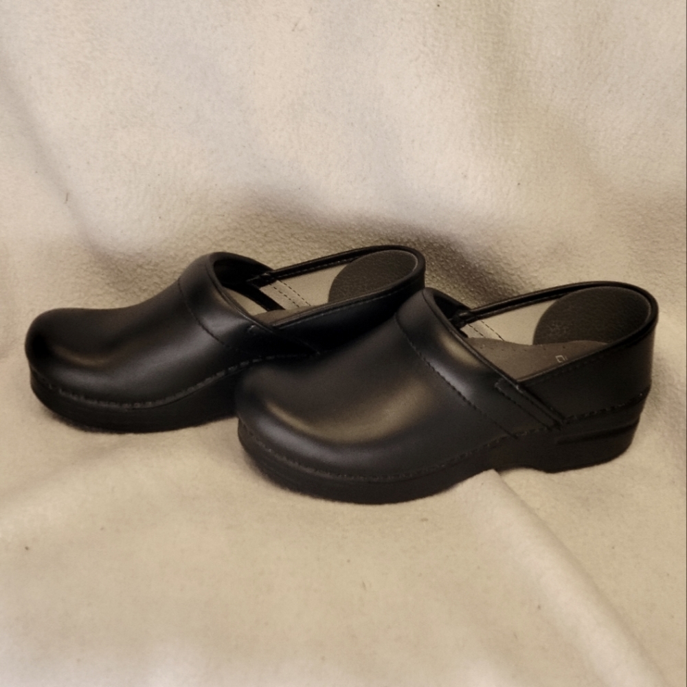 Dansko Size 37 Black Leather Clogs